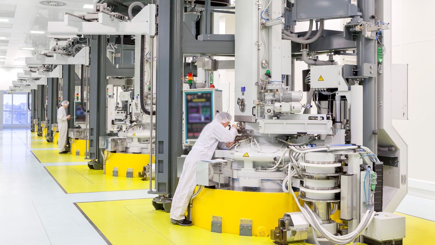 Halbleiterbranche: Chip-Zulieferer Siltronic rutscht in Verlustzone