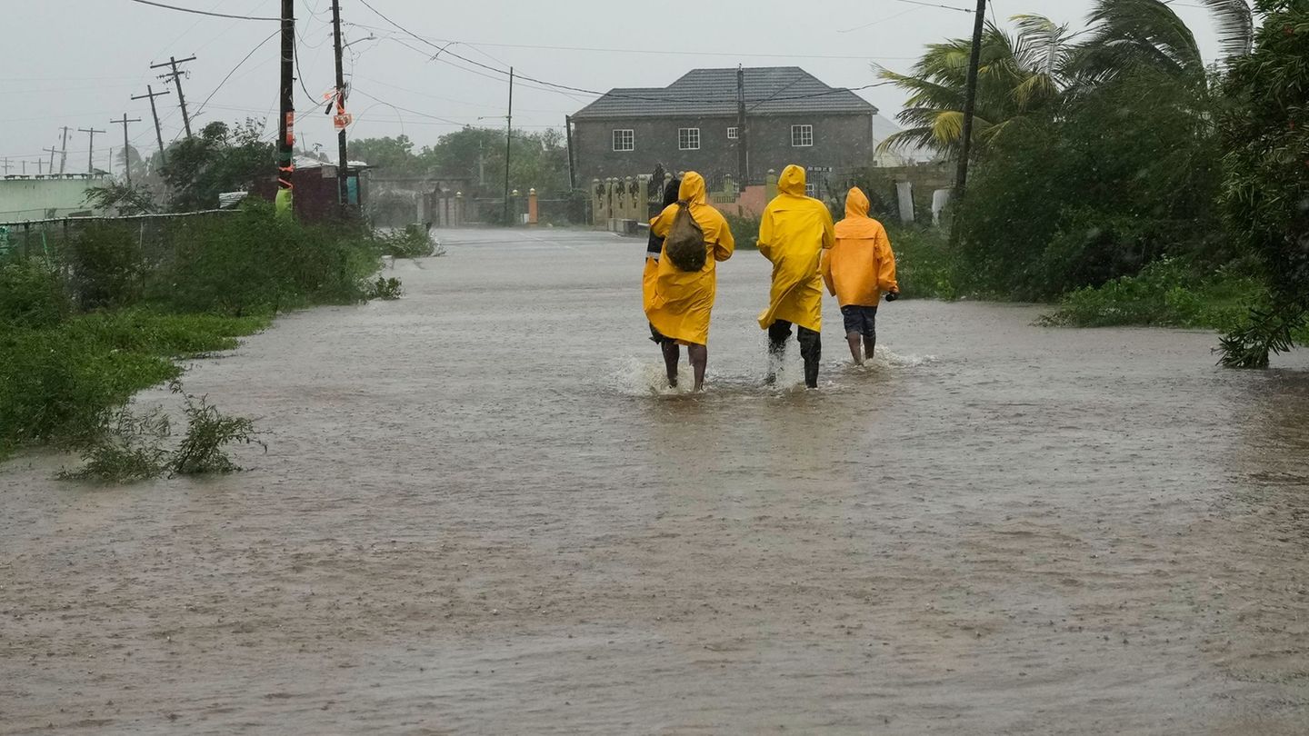 Gefährlicher Wirbelsturm: Hurrikan „Melissa“ wütet auf Jamaika und steuert auf Kuba zu