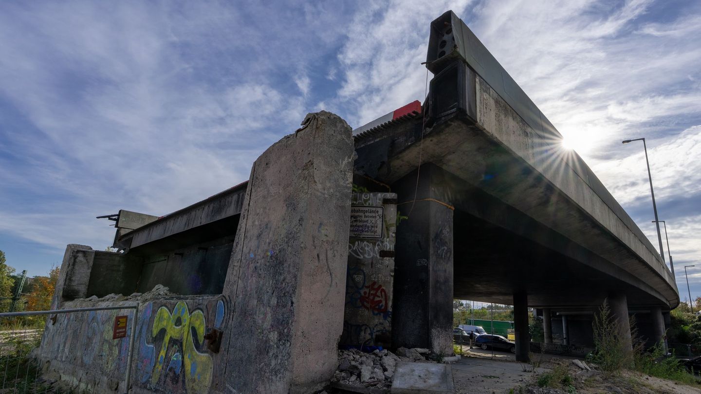 79 Stunden Sperrungen: Umleitungen am Dreieck Funkturm wegen Brückenarbeiten