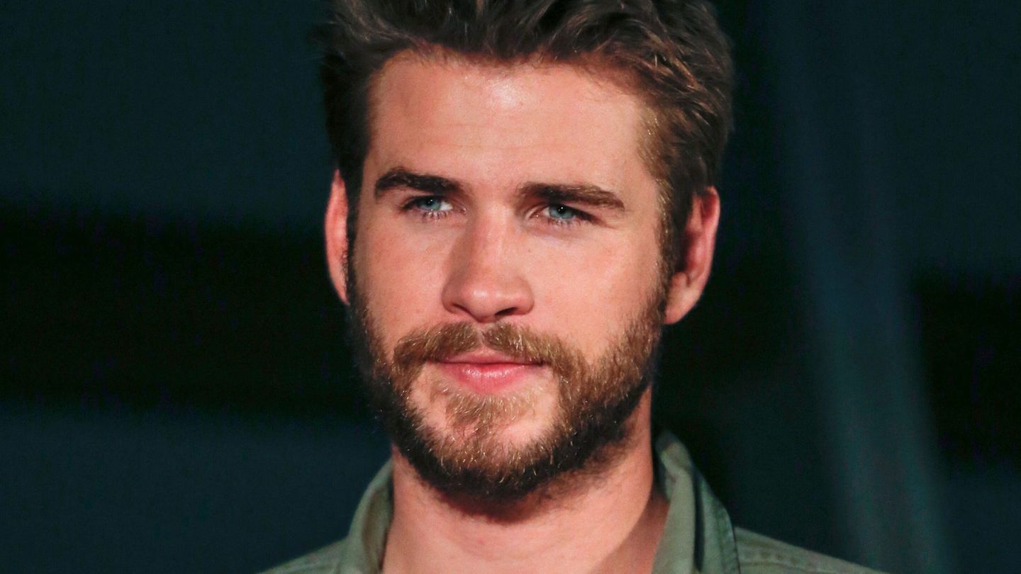 Leute: Liam Hemsworth hat sich ohne „großen Plan“ verlobt