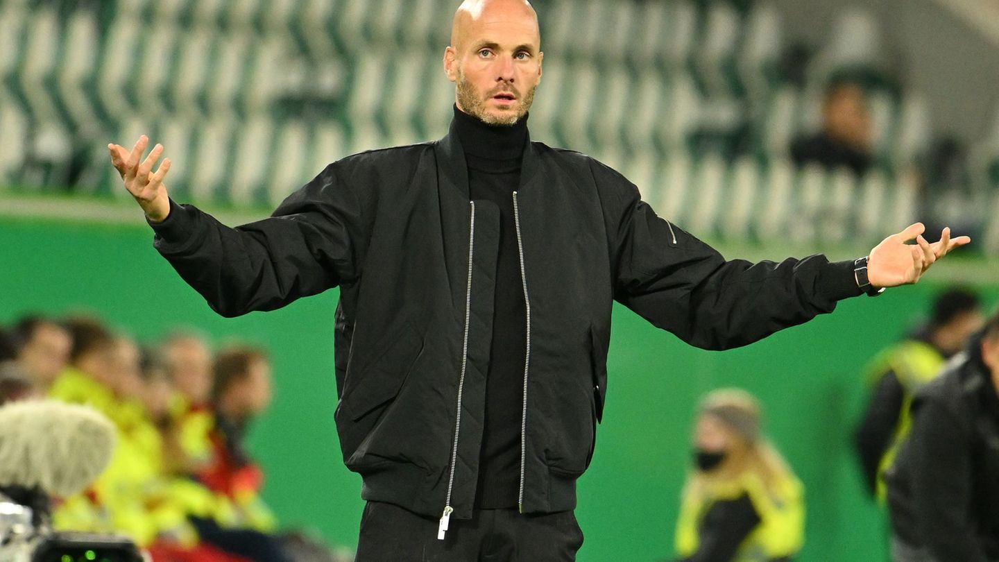 Fußball-Bundesliga: Fan-Plakat, interne Sitzung: Wolfsburg im Krisen-Modus