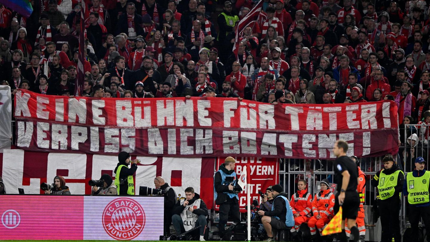 Beim Topspiel gegen den BVB: „Verpiss dich, Boateng!“ – Bayern-Fans protestieren gegen Trainer-Hospitanz