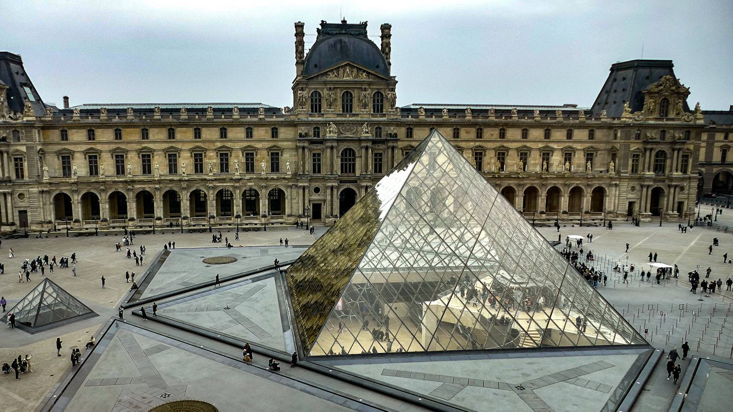 Paris: Nach spektakulärem Diebstahl im Louvre: zwei Verdächtige festgenommen