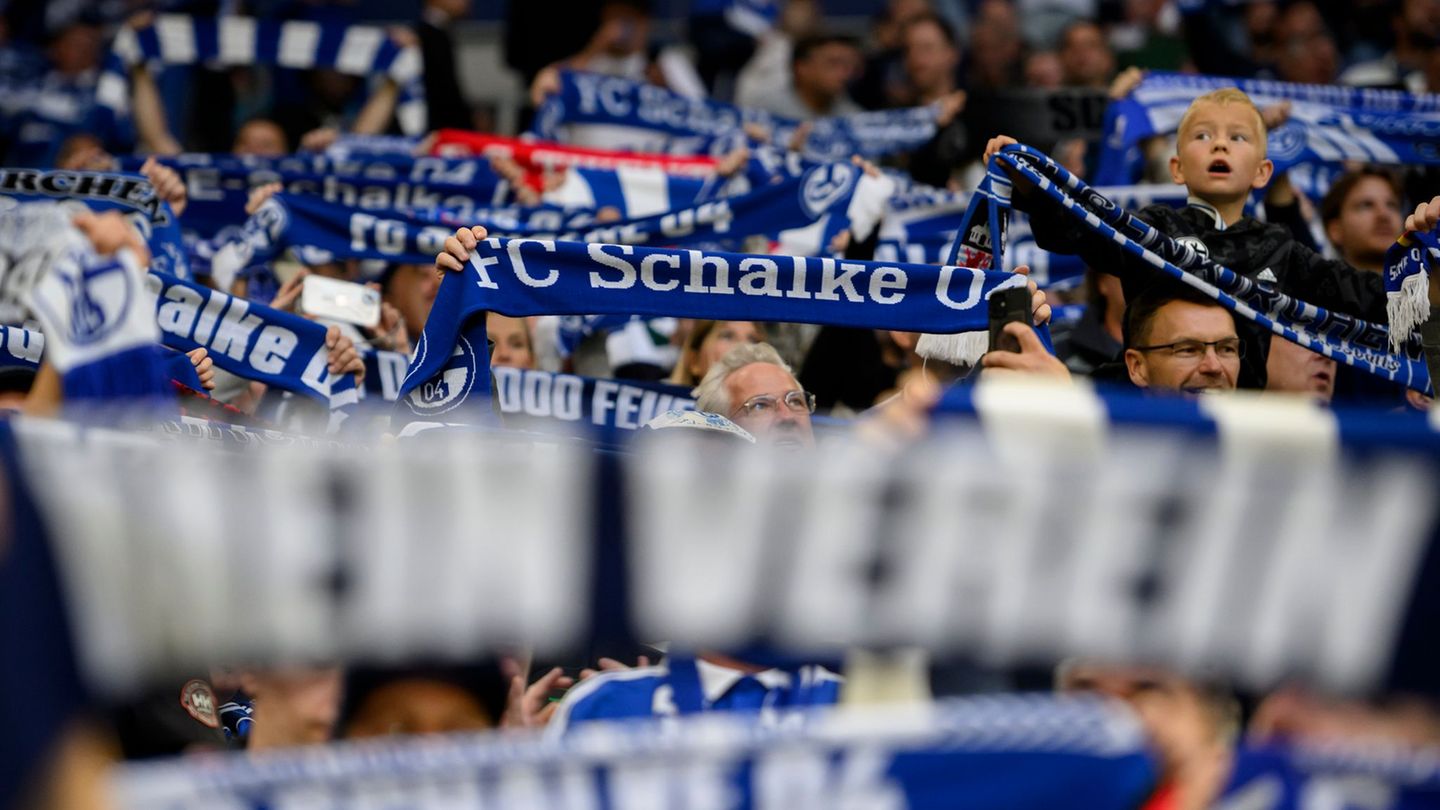 2. Fußball-Bundesliga: Schalke-Fans feiern große Party beim Testspiel in Dublin