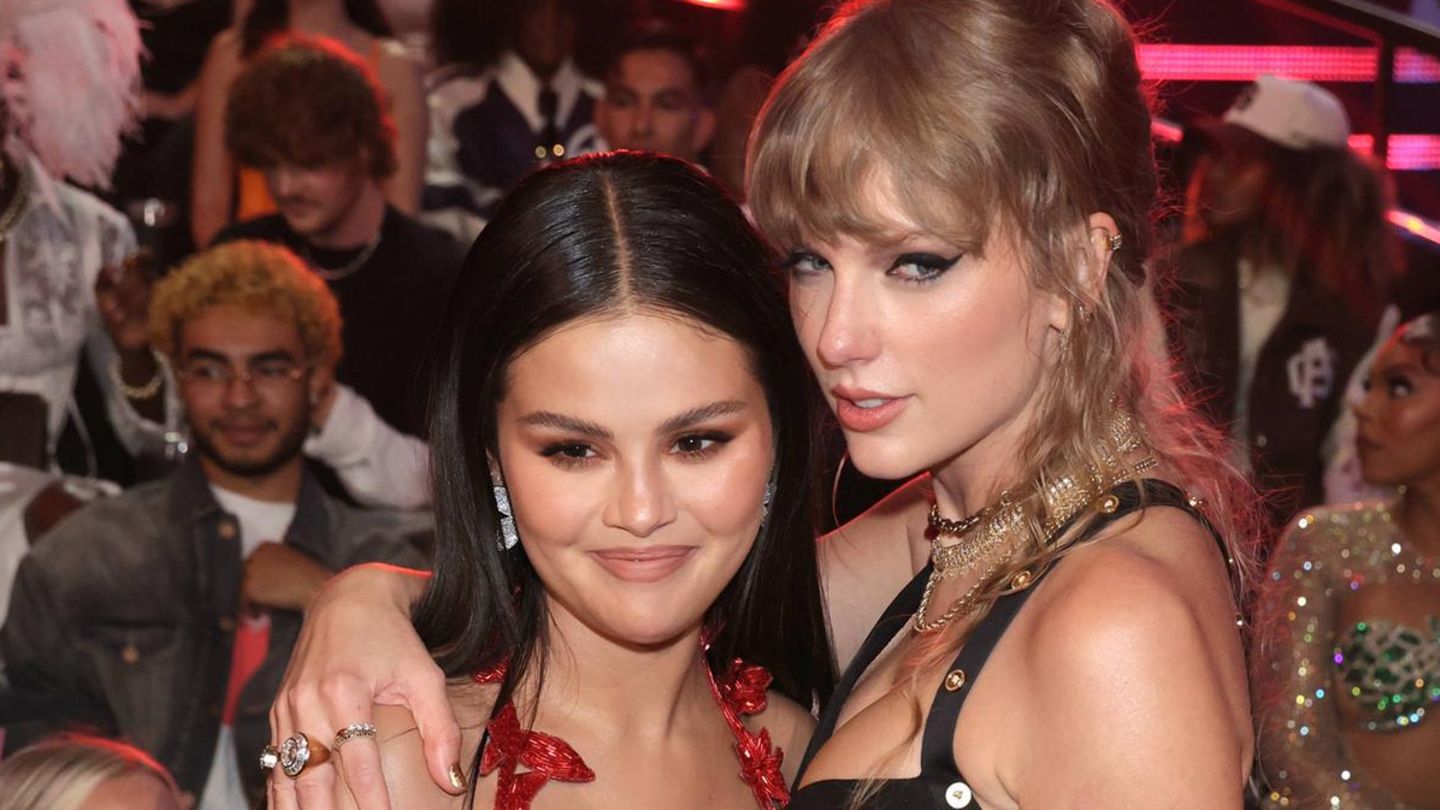 Auftritt bei Jimmy Fallon: Darüber scherzte Taylor Swift in ihrer Hochzeitsrede für Selena Gomez