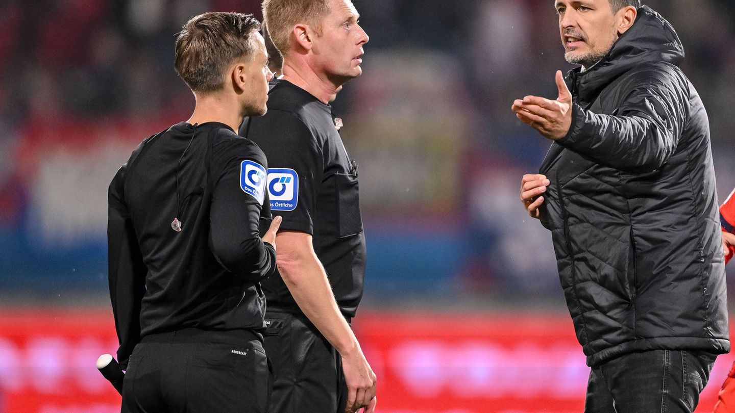 Fußball-Bundesliga: Toppmöller schimpft über Referee: „Nicht hinnehmbar“