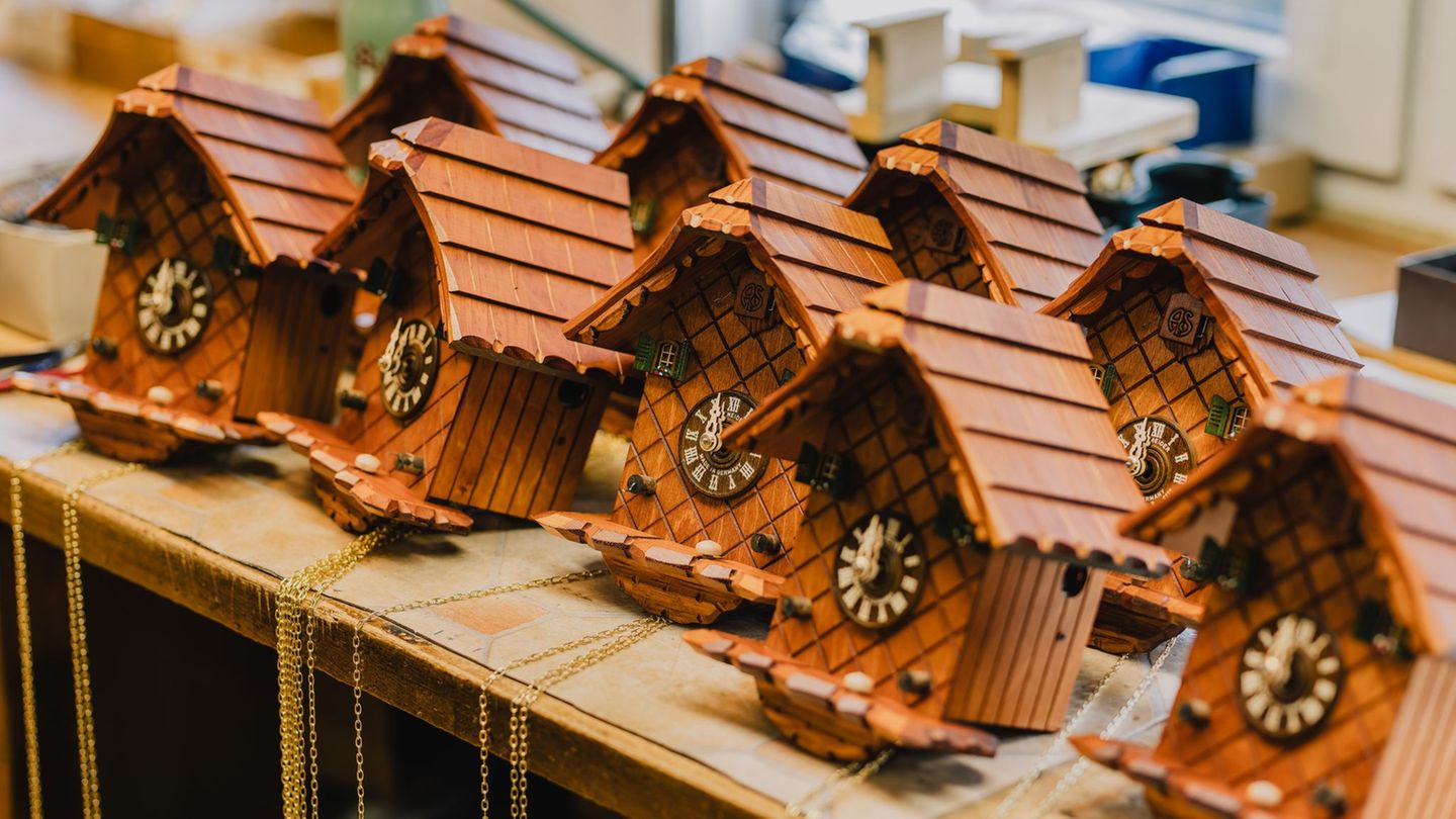 Uhr mit Vogel: 175 Jahre Kuckucksuhr – Schwarzwald-Ikone vor Wandel