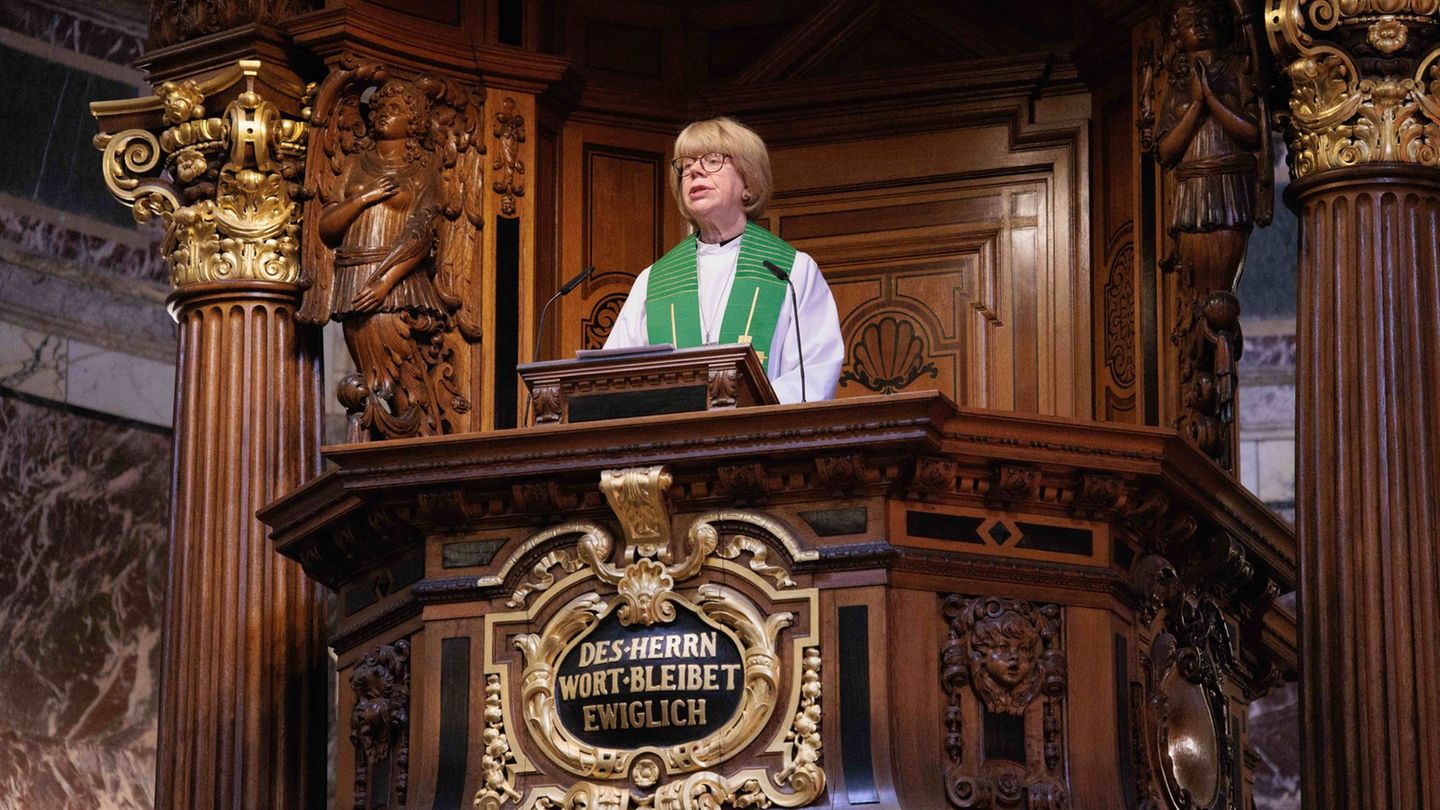 Mullally ist keine Unbekannte: Predigt auf Englisch – Domgemeinde hat Besuch aus London