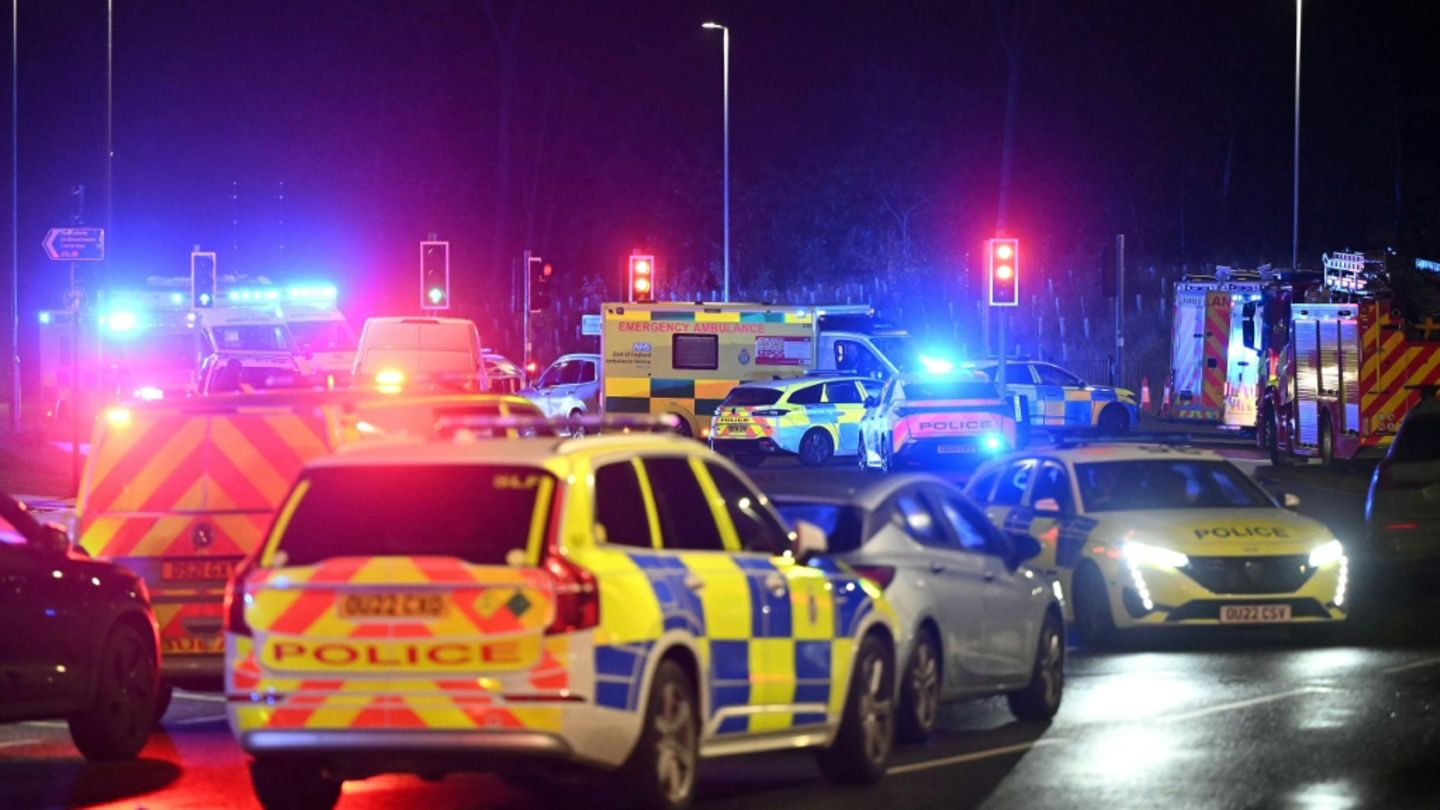 Polizei: Neun Menschen bei Angriff in Zug in England lebensgefährlich verletzt