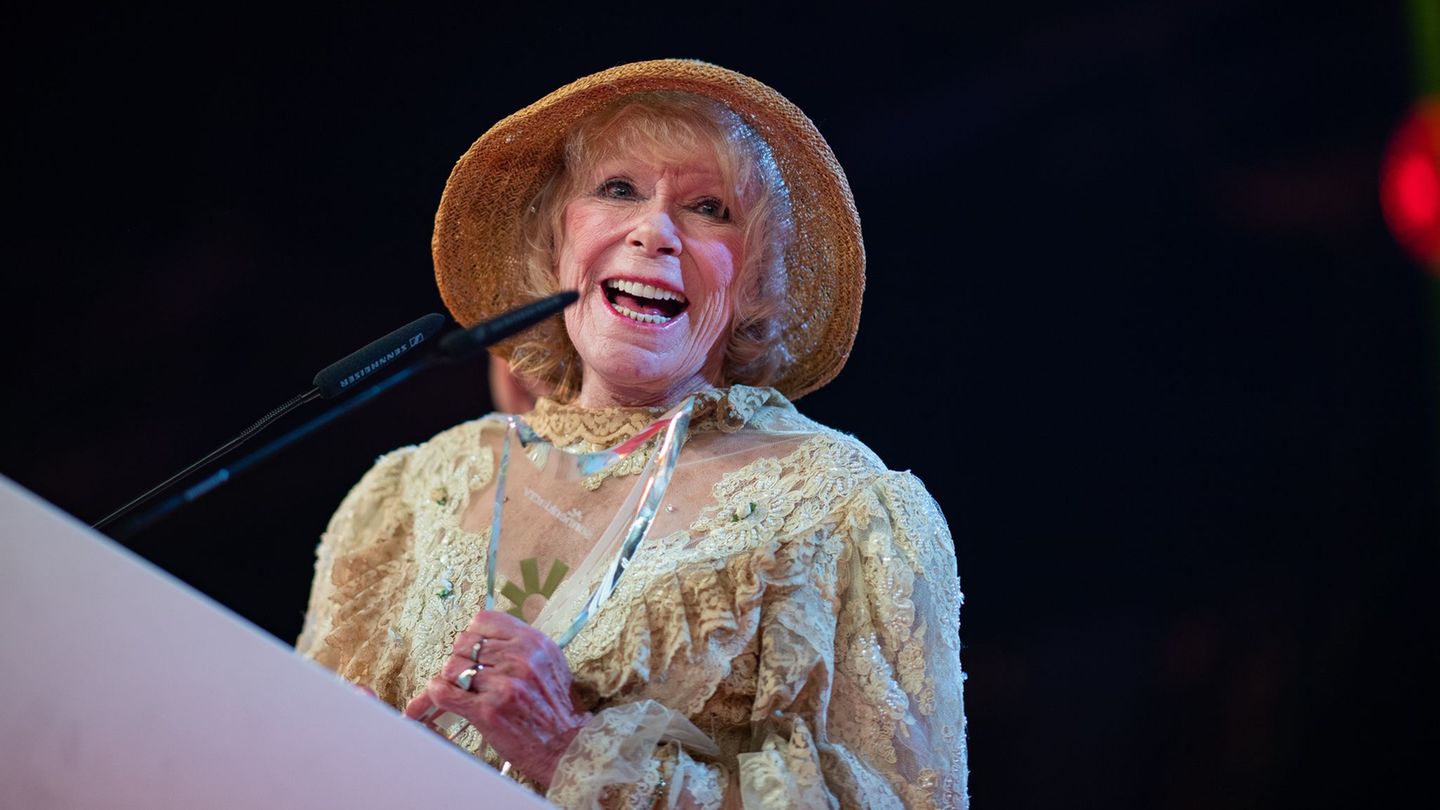 Geburtstag: Täglich zwei Croissants – Elke Sommer wird 85