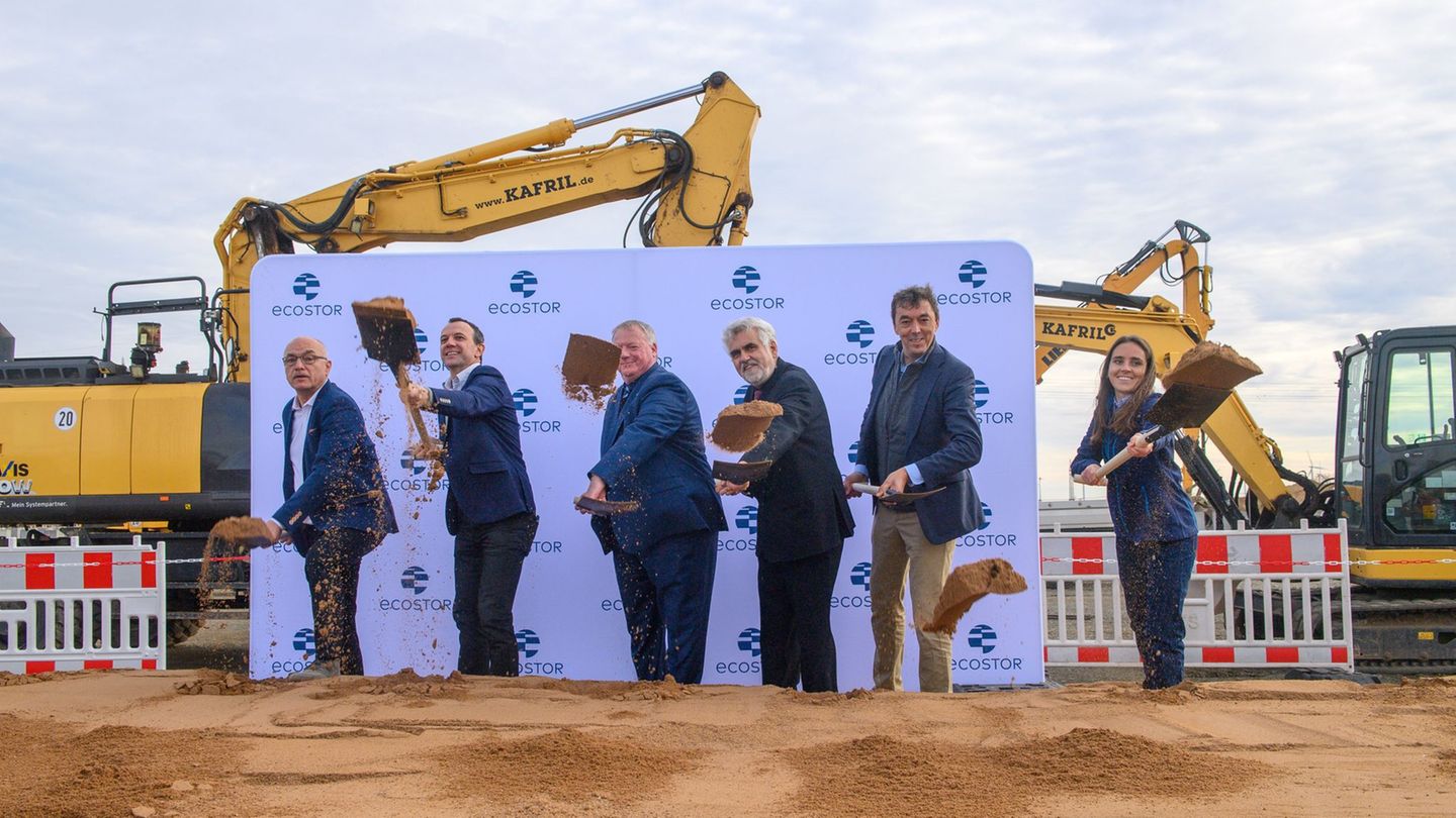 Energiewende: Spatenstich für großen Energiespeicher im Salzlandkreis