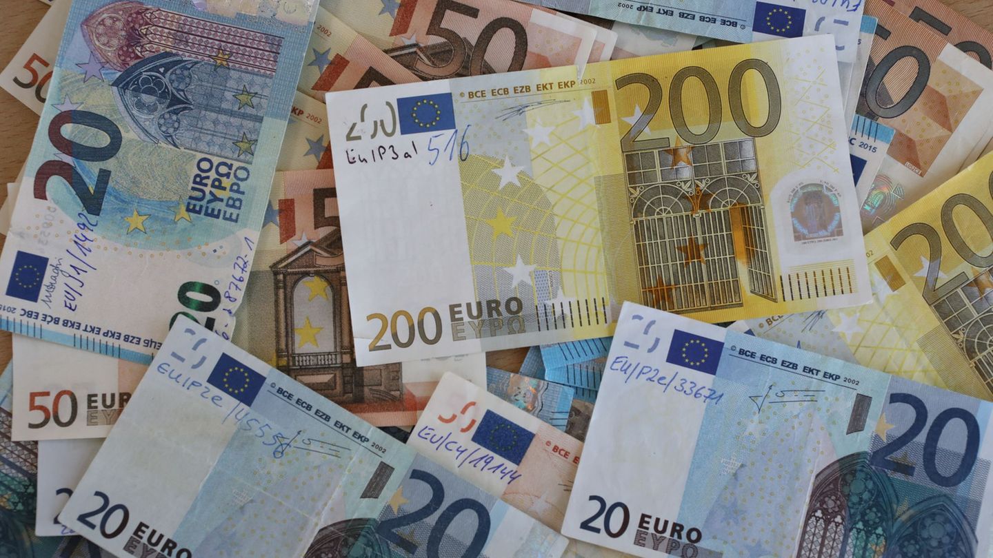 Kriminalität: Fahnder entdecken bei Kontrolle 15.000 Euro Falschgeld