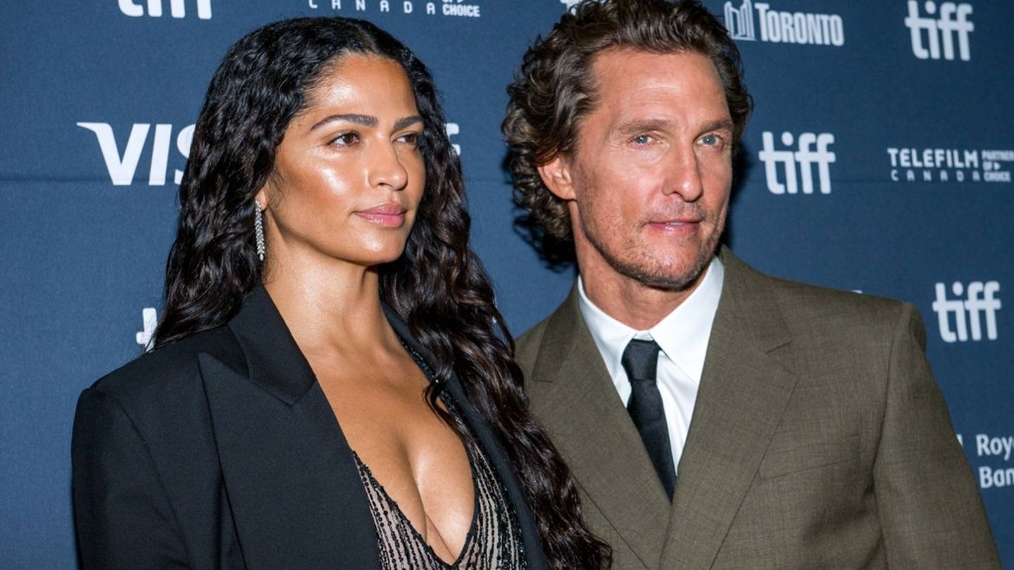 Geburtstag von Matthew McConaughe: Camila Alves postet Oben-ohne-Bild