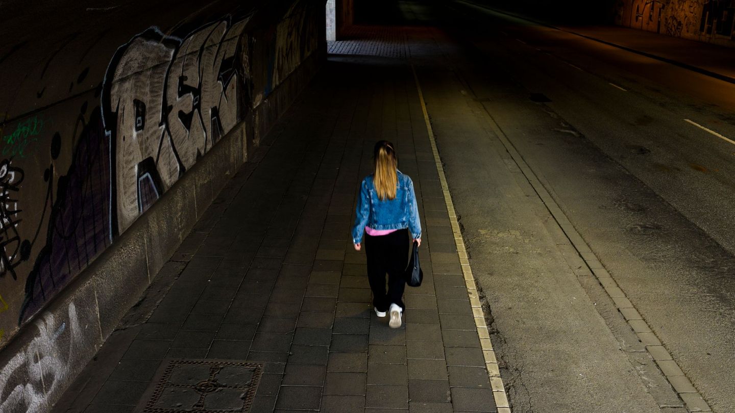 Deutschlandtrend: Umfrage: Sicherheitsgefühl in Deutschland sinkt