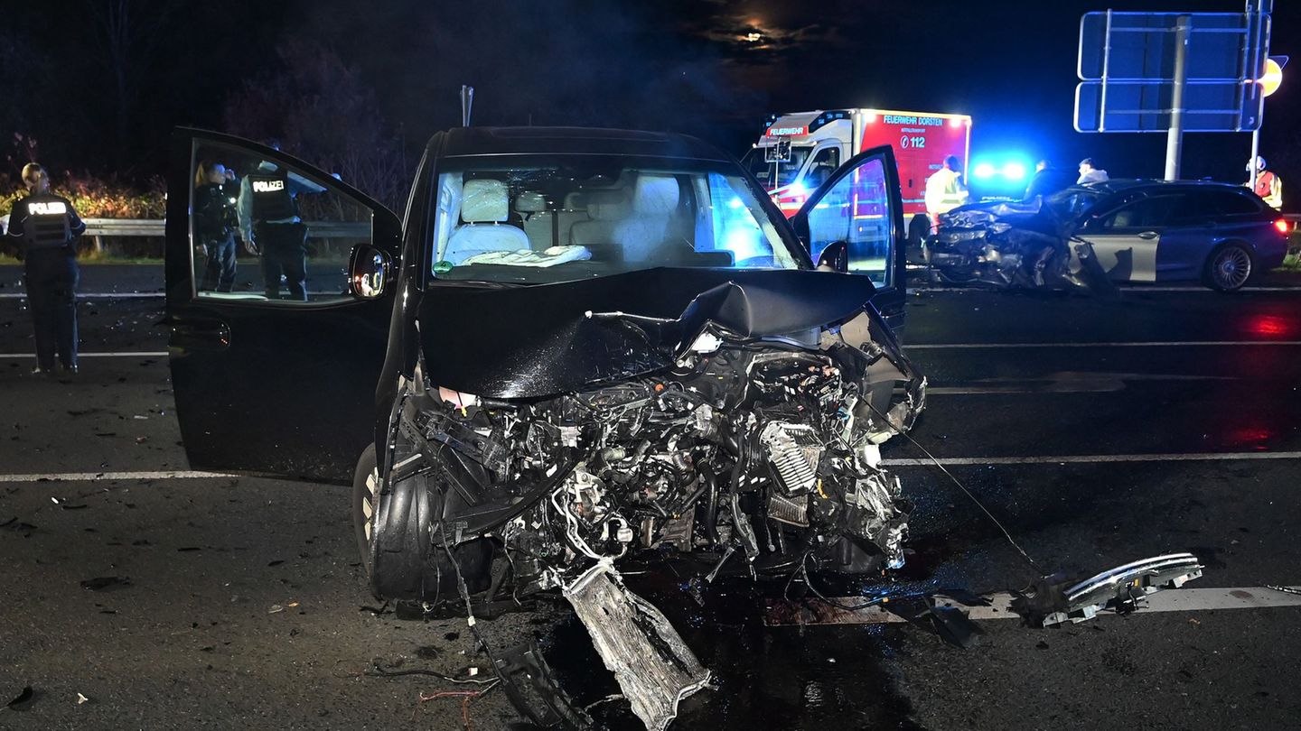 Acht Verletzte: Acht Verletzte bei Autounfall – Schwangere in Lebensgefahr