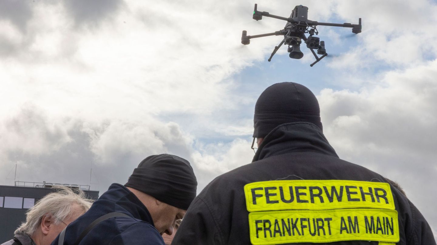 Fliegende Augen: „Nicht mehr wegzudenken“ – Wie Drohnen der Feuerwehr helfen