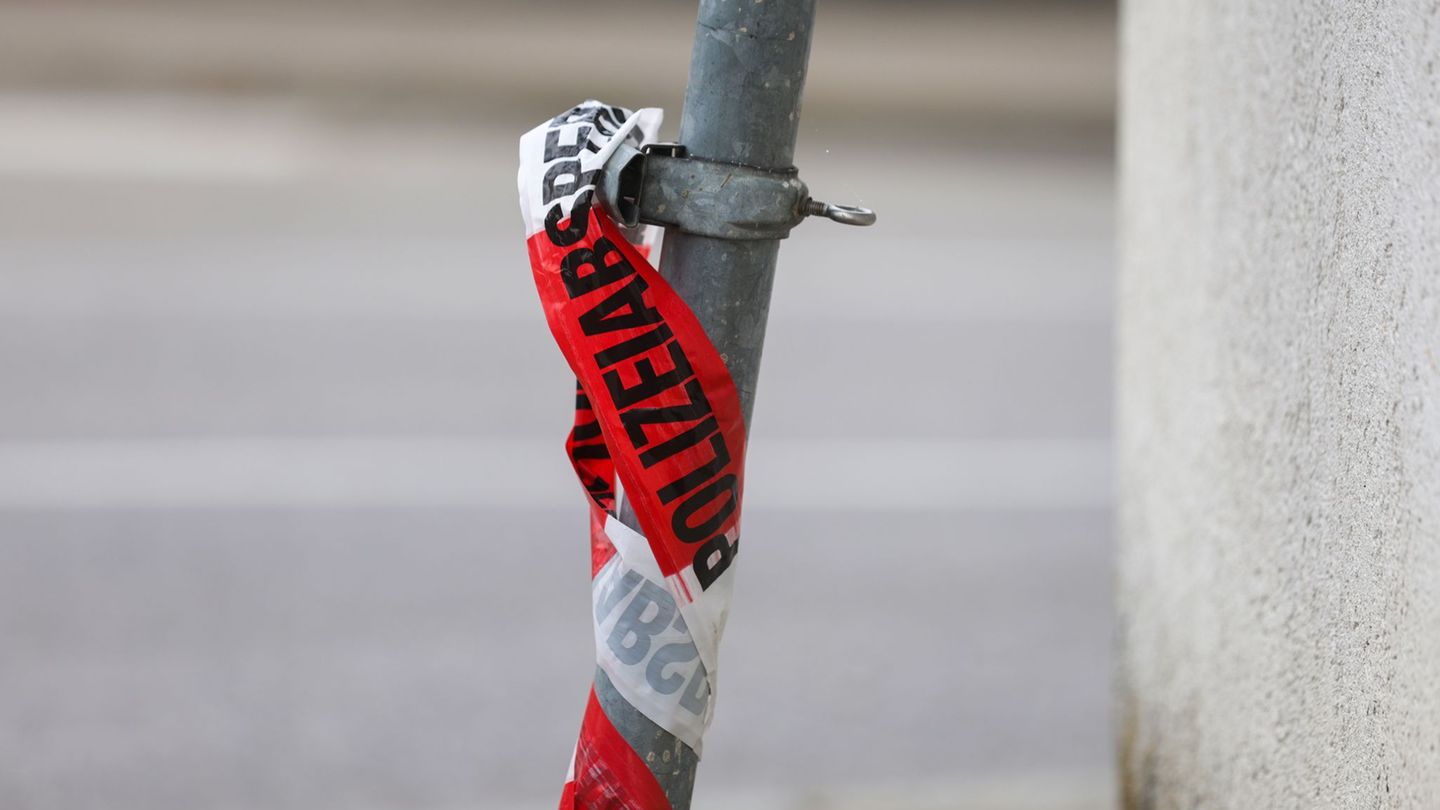 Nach Durchsuchung: Polizei wertet neue Spuren in Cold Case um getötete Frau aus