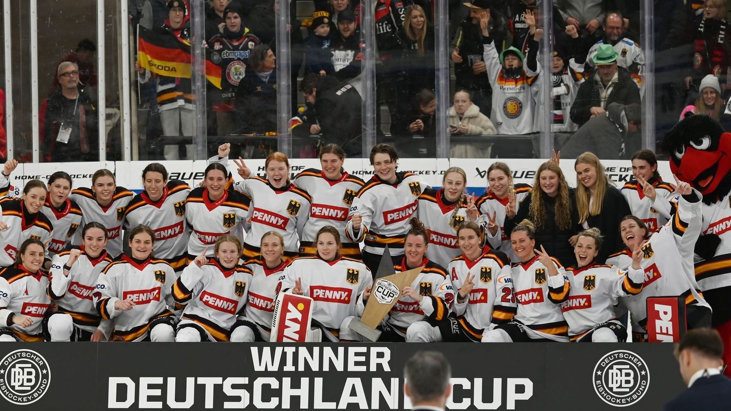 Deutschland Cup: Eishockey-Turniersieg der Frauen, enttäuschende Männer