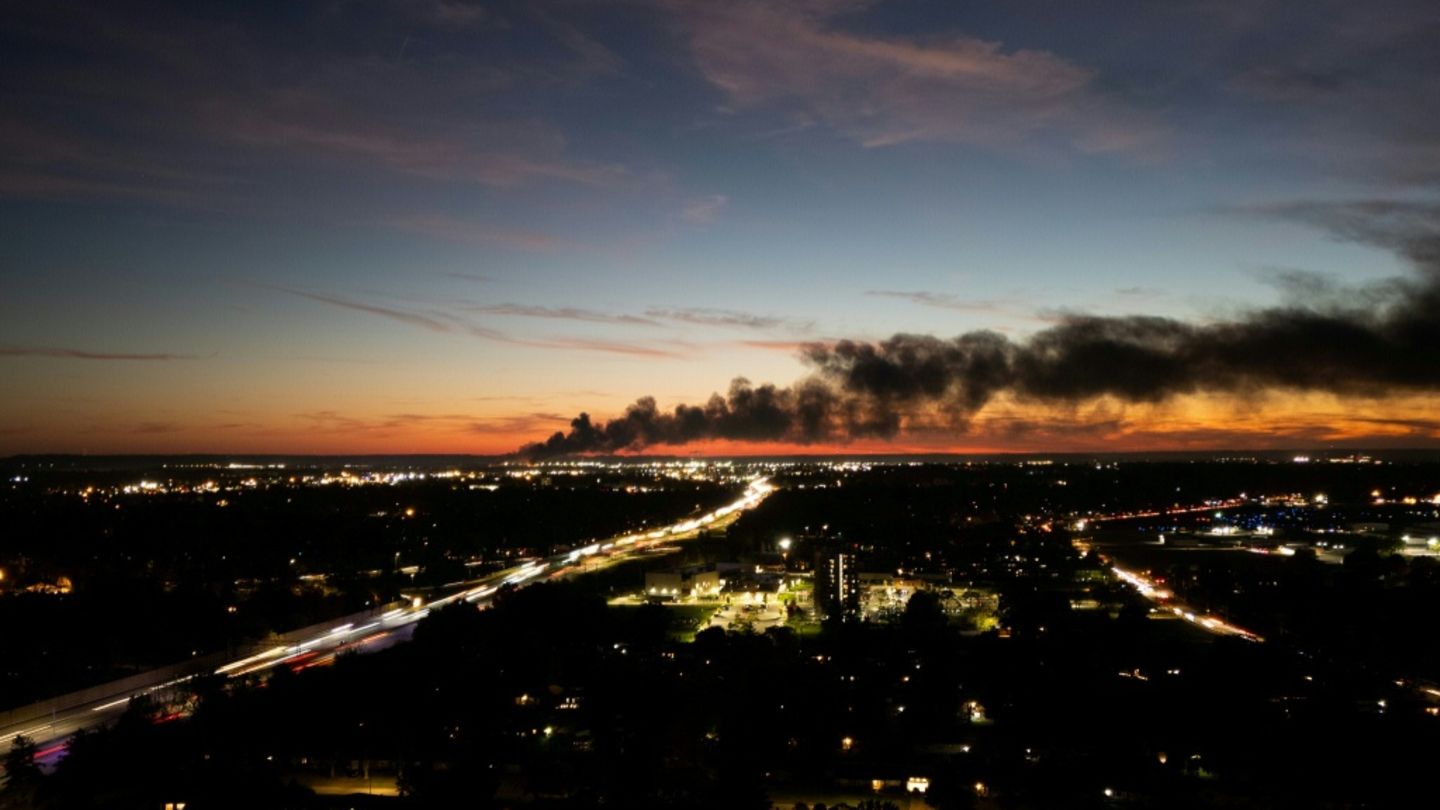 Absturz von Frachtflugzeug: US-Luftfahrtbehörde verhängt Startverbot für MD-11-Flieger
