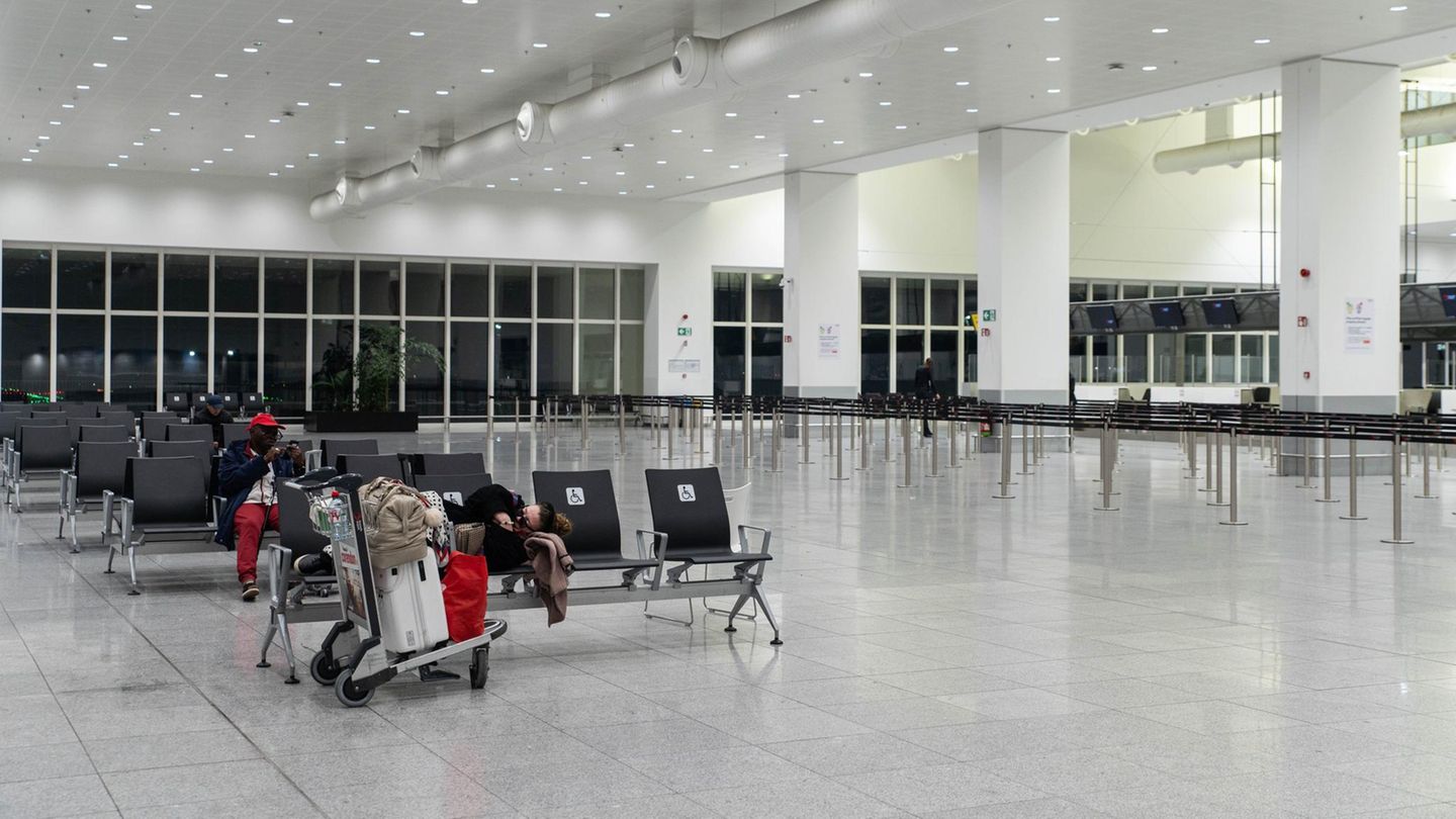 Keine Starts und Landungen: Flugverkehr in Brüssel wegen Drohnensichtung mehrfach eingestellt